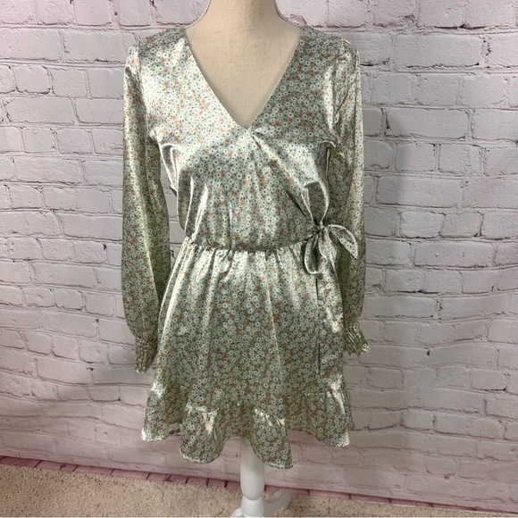 Altar'd State Dresses & Skirts - Altered state women’s Easter wedding baby shower dress mini silky floral spring